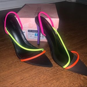 Cape Robin “Undressed”